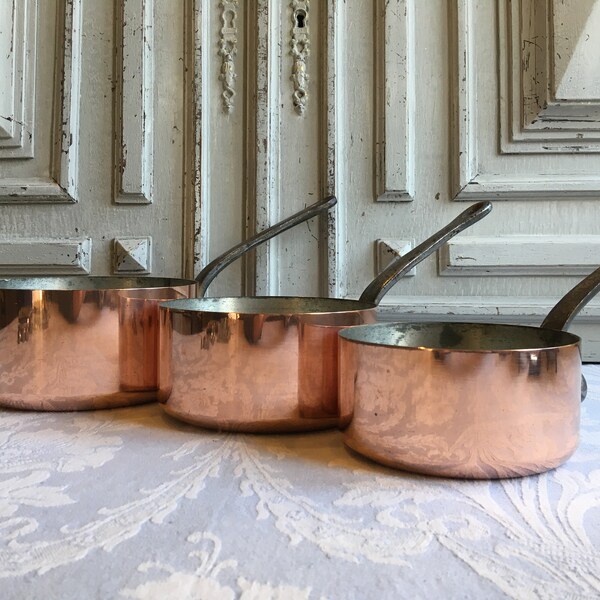 Set of 3 vintage French copper saucepans, heavyweight tin lined cast iron handles, sauce pans restaurant quality rustic country kitchen