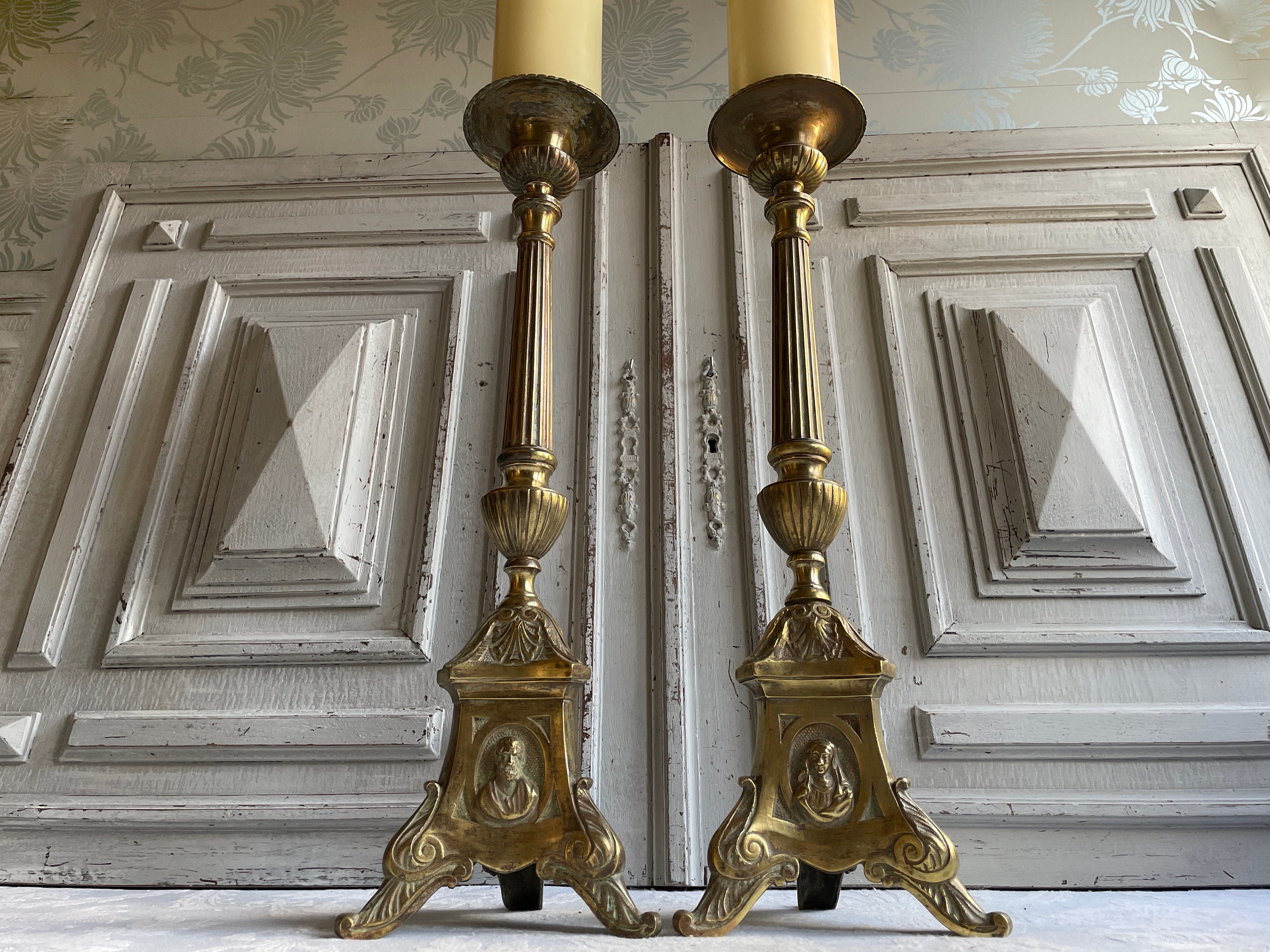 Candélabres en Bronze Antiques Français Église, Paire de Chandeliers Laiton d'autel Énorme, Table Cé