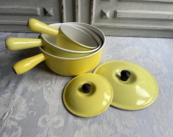 Cacerola francesa vintage de hierro fundido Le Creuset, color amarillo limón, sartén con tapa de mediados de siglo, esmaltada, estilo retro de los años 50, diseño clásico, sartén pequeña