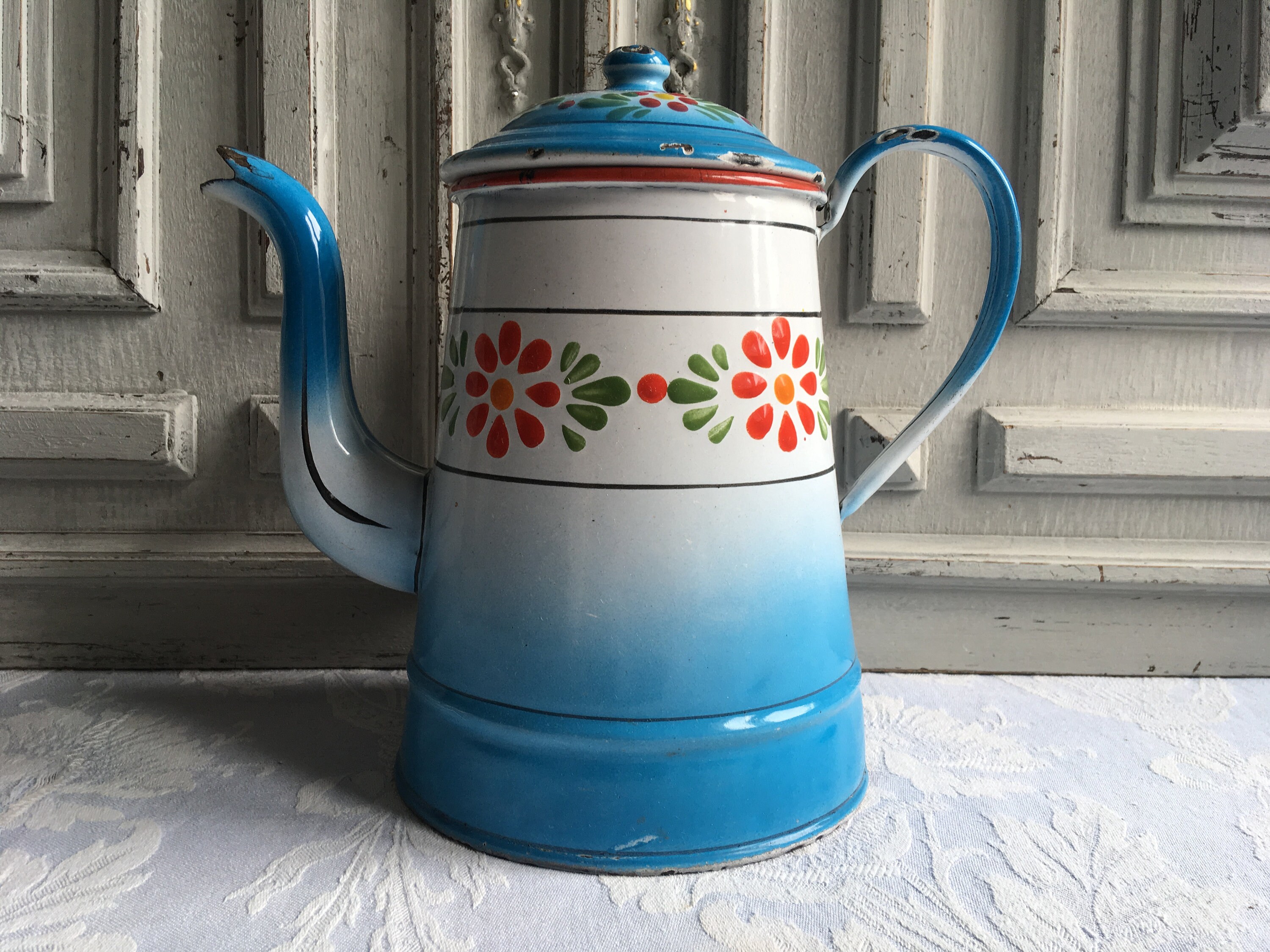 Cafetière en Émail Français Vintage, Pichet à Couvercle Bleu et Blanc Fleurs Cafetiere Des Années 19