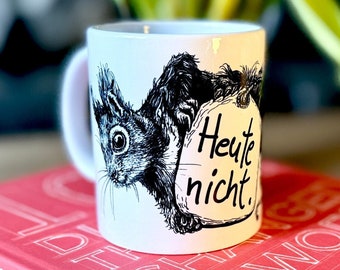 Keramik Tasse "Heute nicht." mit Eichhörnchen und Faultier. Kaffeetasse, Teetasse, Illustration, pixelgraphix