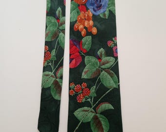 Leonard Paris necktie. Precious tie. Silk necktie. Luxury vintage. Man's accessory. Design with birds, flowers. Baroque motifs. Signed tie.