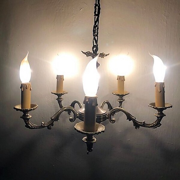 Laiton et bronze de style Louis XV, bras à 5 branches, élégant lustre vintage authentique luminaire français vintage