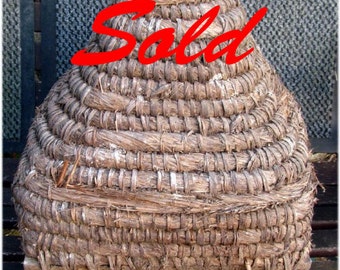 Old Antique French straw and wood beehive, rare Ruche en paille ancienne.