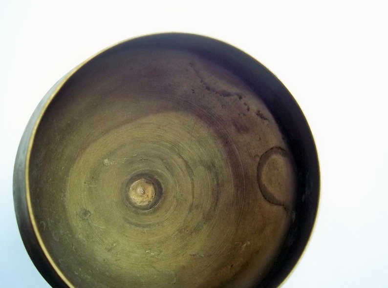 A 12" tall brass goblet.
This is a vintage brass goblet with a leaf etched design around the bowl and the base. 
The bottom of the goblet bowl is not smooth and the bottom goes into the stem a little bit so it's not recommended to drink out of it. 
Great for many styles of décor such as bohemian, farmhouse, romantic or cottage.  
approx. 
12" Tall
4 1/2-3/4" at widest point
3 3/4" opening
4 1/2" depth
base is 4 3/4" diameter
3/8" width at middle of stem
India is etched on bottom