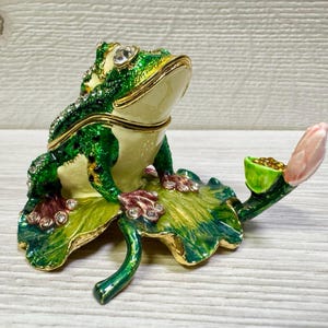 Faberge style  Animal Figure  Frog Swarovski stones Decor Home  Ringbox  Gift