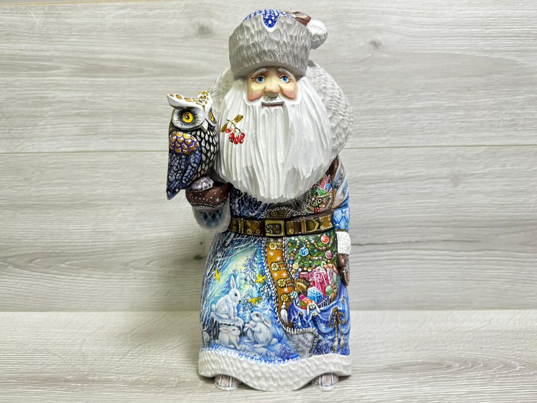 サンタクロース置物　ロシア　木彫り ロシアのジェド・マロースの木彫りサンタの置物 高さ31 cm / 12.2