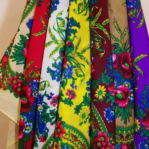 ¡Oferta! Bufanda tradicional ucraniana floral. Chal eslavo. Regalo para ella.