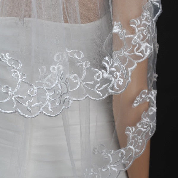 Beautiful Wedding Veil, White Bridal Veil, Lace Edge Wedding Veil, Elegant Bridal Veil. Veil with Comb.