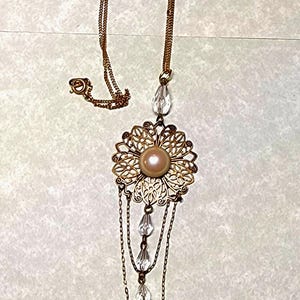 Vintage gold tin faux pearl pendant necklace