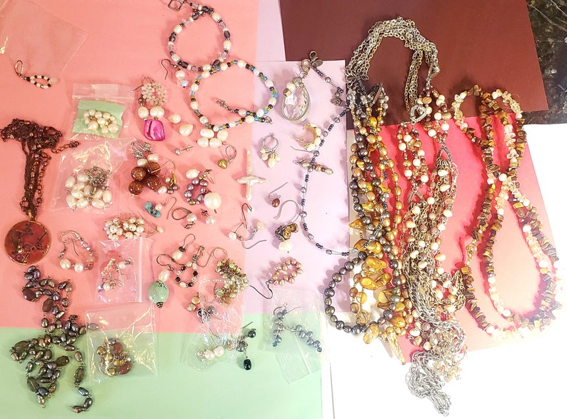 Vintage sizes shapes lot of pearl jewelry salt water fresh water different colors