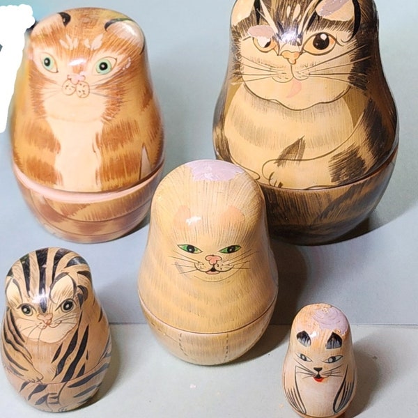 Vintage handpainted wood, vintage 5 nesting dolls, cat dolls, wood nesting dolls, childs toy, vintage gift, cats, pets, collectible