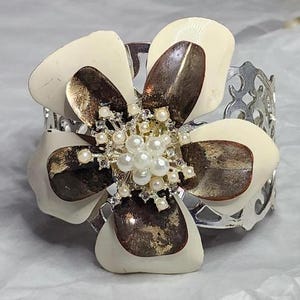 Vintage chunky flower silver tone cuff bracelet