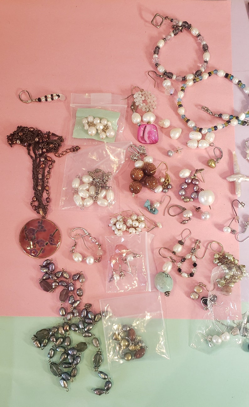 Vintage sizes shapes lot of pearl jewelry salt water fresh water different colors