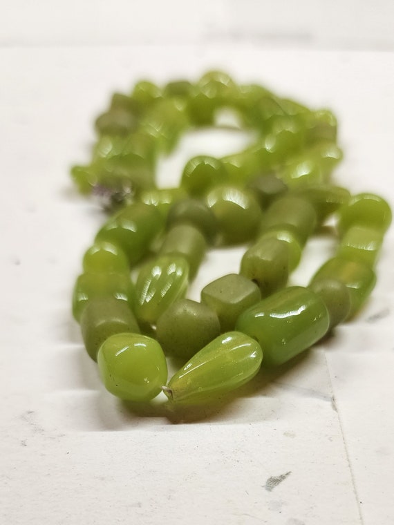 Vintage, green milky glass beaded, necklace