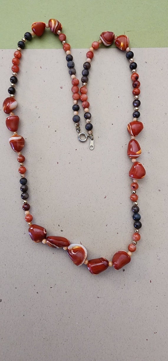 Vintage, red shiny beaded, oyster shell necklace - image 4