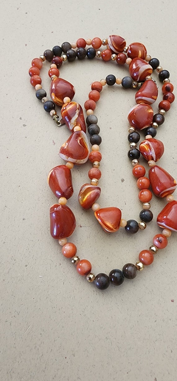 Vintage, red shiny beaded, oyster shell necklace - image 3