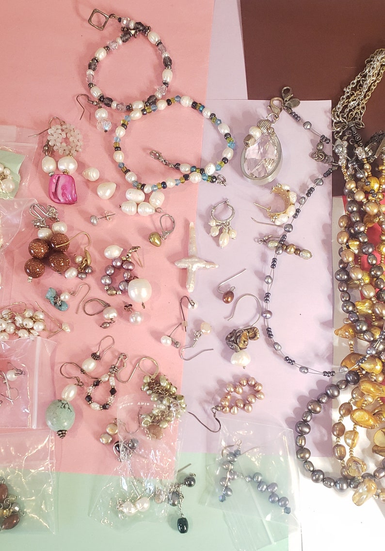 Vintage sizes shapes lot of pearl jewelry salt water fresh water different colors