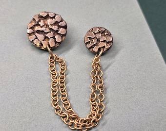Vintage signed AJC gold tone hammered finish round disc ends sweater clip