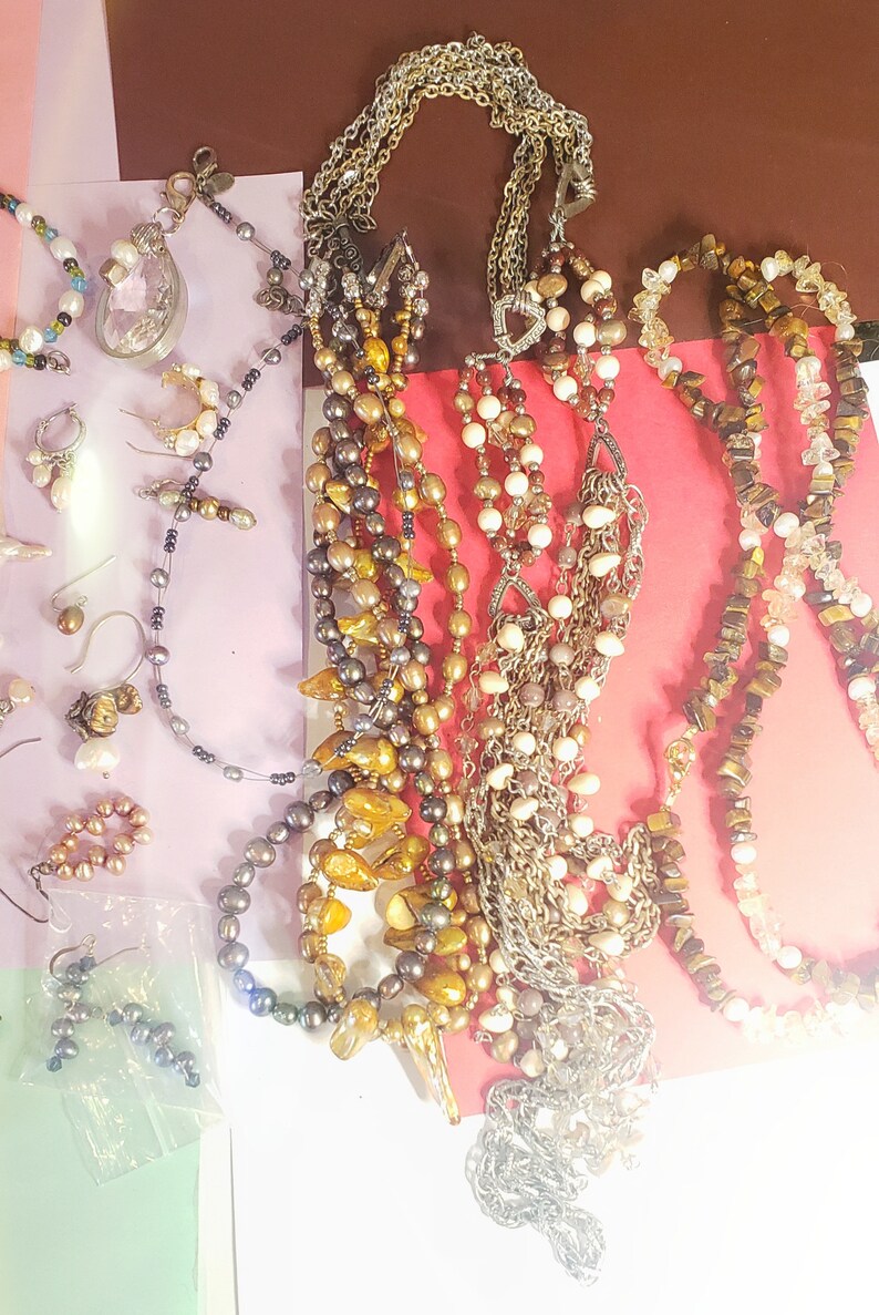 Vintage sizes shapes lot of pearl jewelry salt water fresh water different colors
