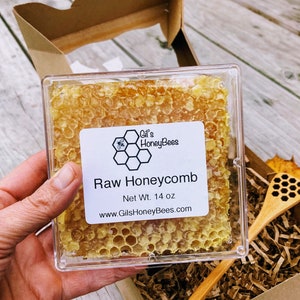 Raw Honeycomb gift box. Honey gift box with a wooden honey dipper. Raw comb honey