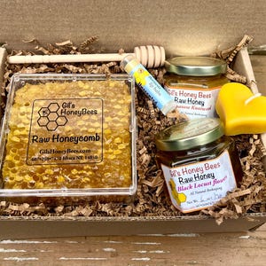 Honeycomb Gift Set - Raw Varietal Honey, Beeswax Candle, Lip Balm & Honey Dipper