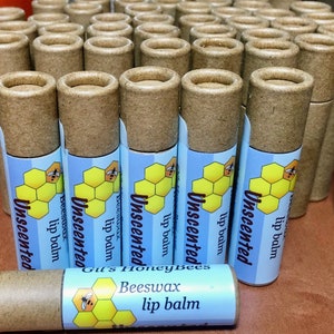Bálsamo labial ecológico. Tubo de cartón biodegradable sin residuos de plástico. No tóxico, orgánico, hecho a mano en lotes pequeños a partir de cera de abejas.