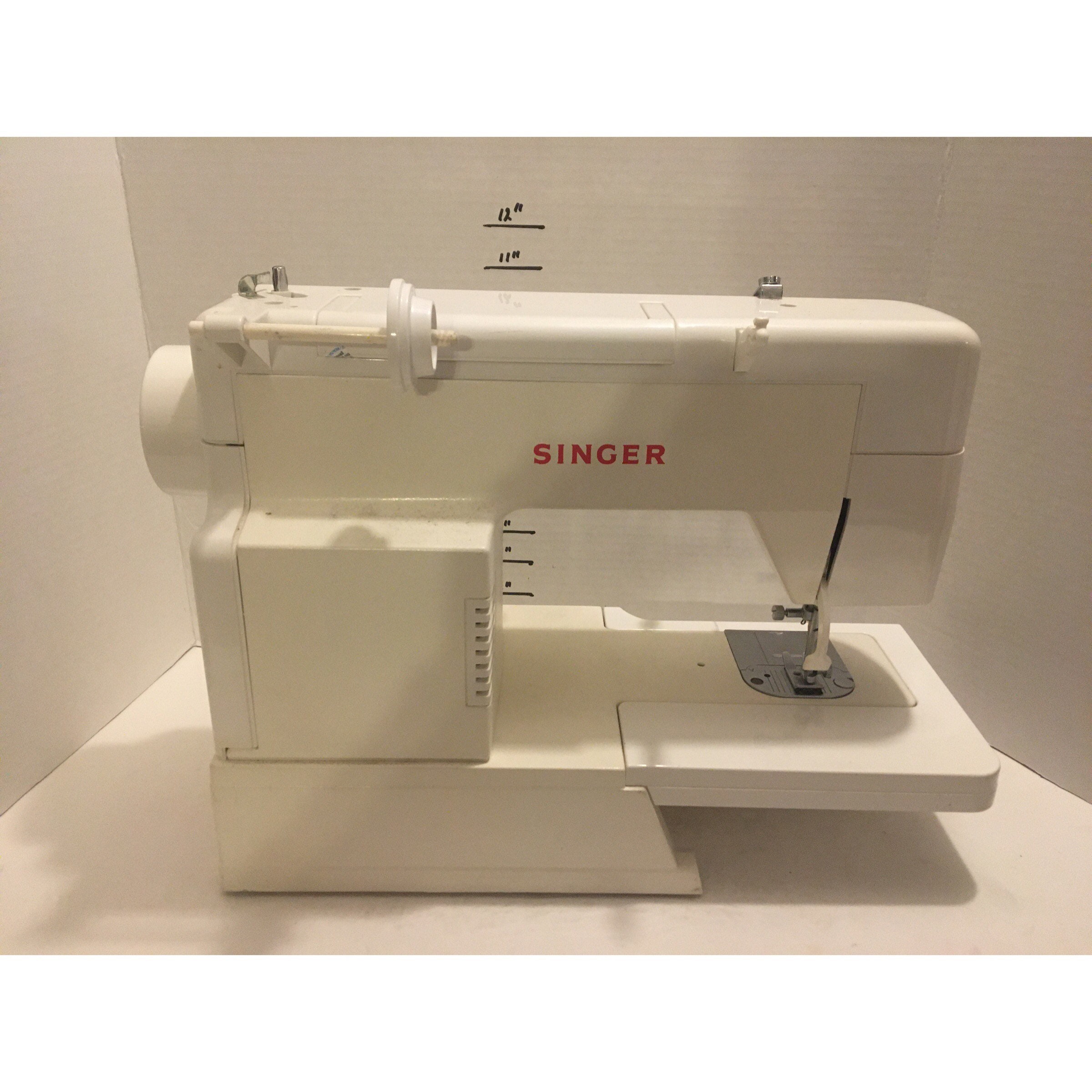 2517 Singer Sewing Machine