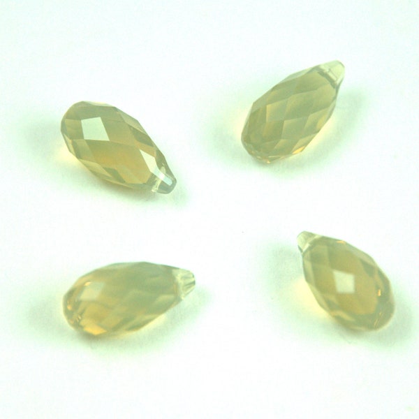 1 pièce Swarovski Crystal Faceted Briolette Pendant - 13x6.5mm - Sand Opal (6010)
