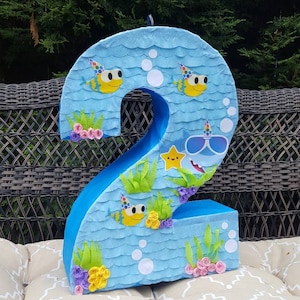 Lindo número de tiburón piñata
