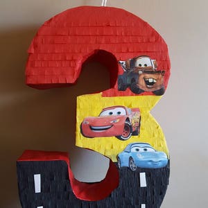 Getallenpiñata geïnspireerd op auto's