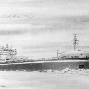 Puede incluir: Un dibujo a lápiz en blanco y negro de un gran barco de carga, el "JOSEPH L. BLOCK", navegando por aguas heladas. El barco tiene un mástil alto y una gran bodega de carga.
