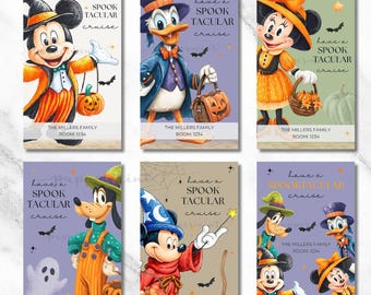 Puede incluir: Seis etiquetas rectangulares con personajes de Disney disfrazados de Halloween, incluyendo a Mickey, Donald, Minnie y Goofy. Cada etiqueta muestra el texto 'Have a SPOOKTACULAR cruise' y una sección personalizable para nombre y número de camarote.