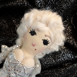 Dolly Parton Mini Icon Doll, Glam Style 90&#39; Inspired