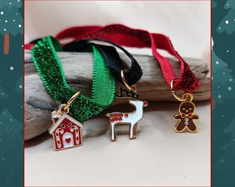 Christmas Cocker Spaniel Necklace in Glitter Velvet.