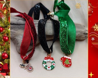 Christmas Cocker Spaniel Necklace in Glitter Velvet.