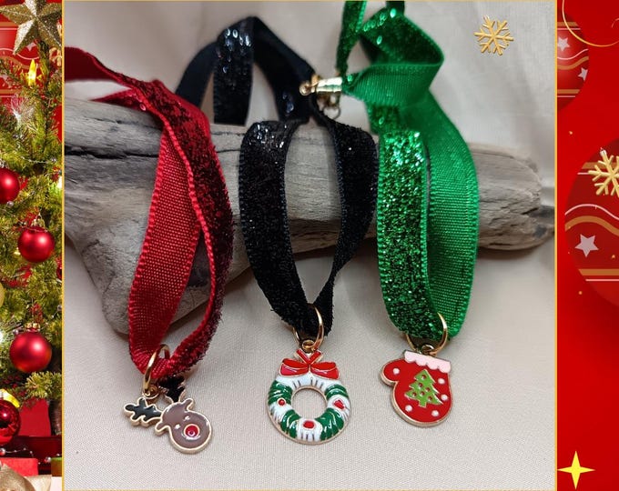 Christmas Cocker Spaniel Necklace in Glitter Velvet.