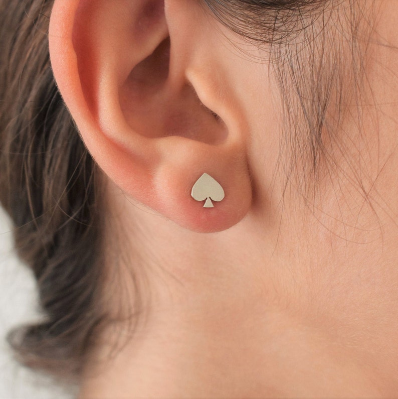 mismatched earrings men