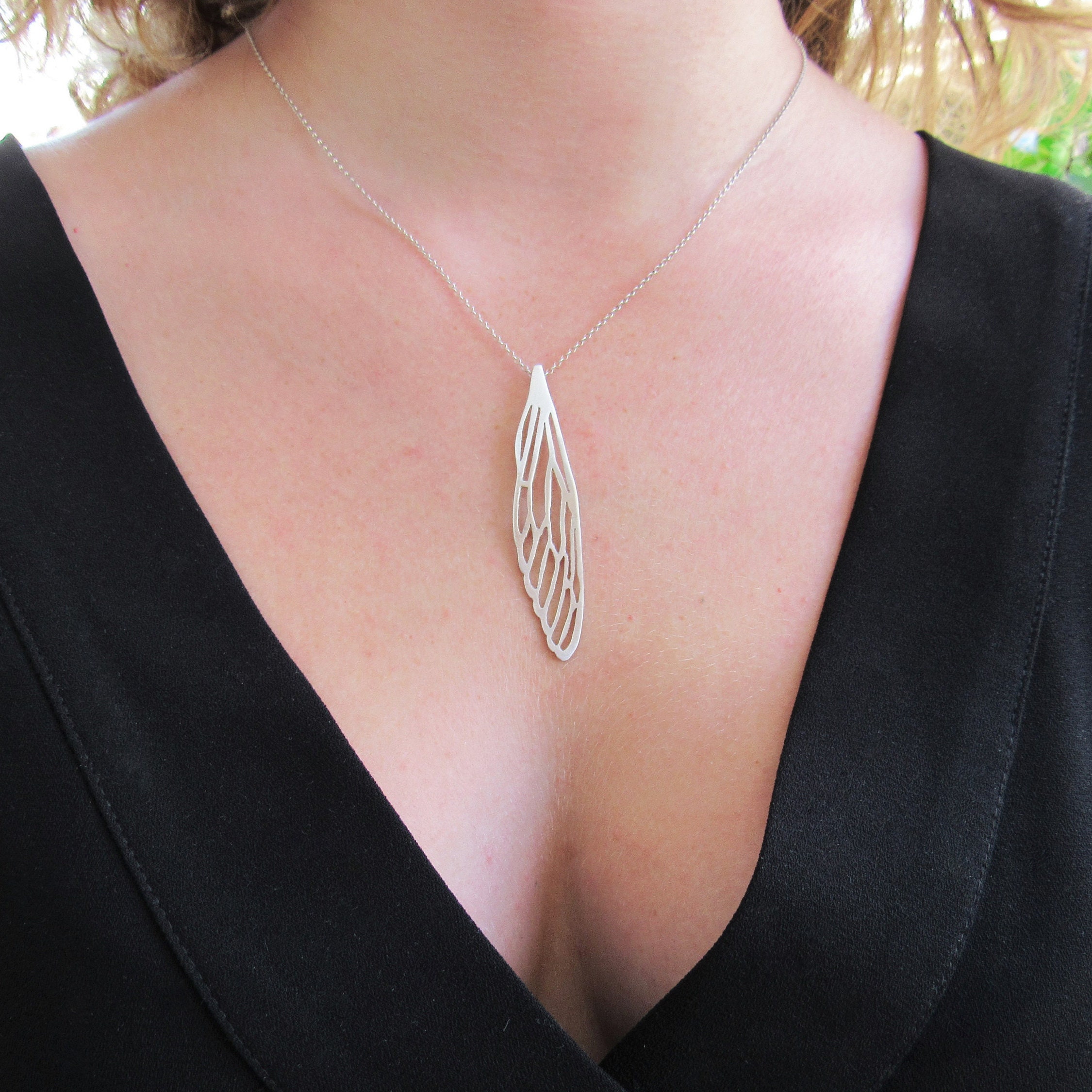 Infinite U Collana con pendente, raffigurante una fatina con ali decorate con cristalli, placcati in argento, da donna