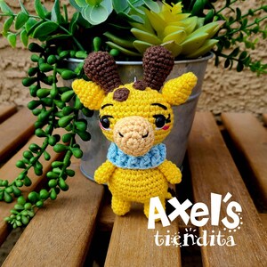 Giraffe Keychain - Kawaii Giraffe Amigurumi Plushie Keychain - Crochet Keychain