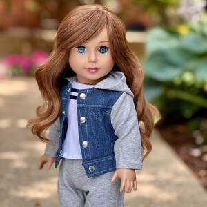 Tomboy -4 Piece 18 Inch Doll Outfit – Jeans Jacket, Sweatpants, T-Shirt and Boots bild 5
