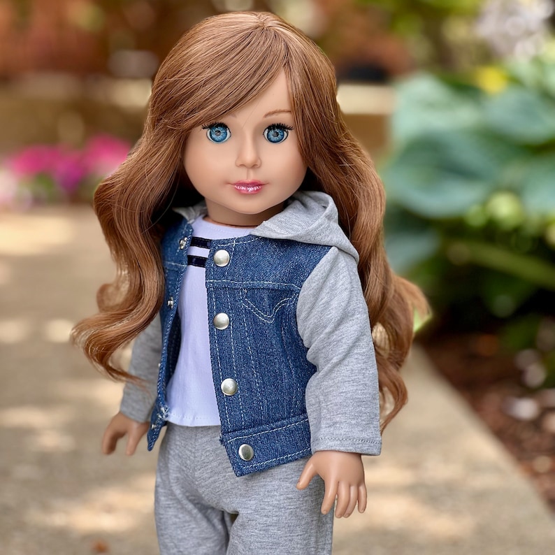 Tomboy -4 Piece 18 Inch Doll Outfit – Jeans Jacket, Sweatpants, T-Shirt and Boots bild 5