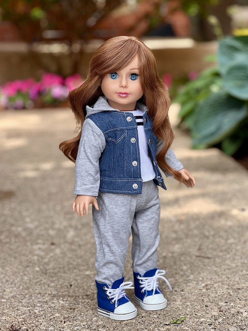 Tomboy -4 Piece 18 Inch Doll Outfit – Jeans Jacket, Sweatpants, T-Shirt and Boots bild 2