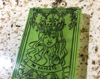 Green Glow-in-the-Dark Tarot Keychain – The Empress
