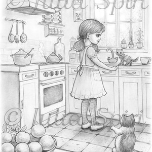 Pode incluir: Um desenho a lápis preto e branco de uma menina em uma cozinha com dois gatos. A menina está vestindo um vestido e um avental. Ela está de pé perto da pia, e um dos gatos está sentado no balcão ao lado dela. O outro gato está sentado no chão. Há uma tigela de laranjas no chão em primeiro plano.