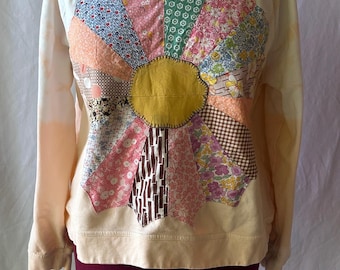Vintage Quilt Top Dresden Plate Flower Patchwork Appliquéd Crewneck Sweatshirt