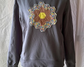 Vintage Quilt Grandmother’s Garden Patchwork Appliquéd Crewneck Sweatshirt
