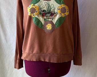 Vintage Duck and Vintage Floral Wreath Top Appliquéd Crewneck Sweatshirt