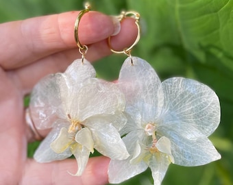 Prawdziwe kolczyki z orchideą: złote kolczyki koła z żywicy, wyjątkowa biała biżuteria ślubna