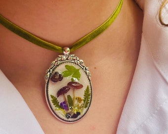 Groen fluwelen choker echte paddestoel bloem eikel natuur ketting Boho Woodland bruiloft cameo ketting mosgroen groen Academia grillig cadeau